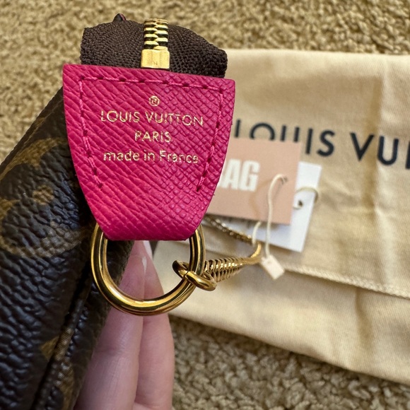 Authentic 💯 Louis Vuitton Mini Pochette - Picture 2 of 10